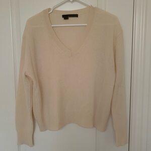 360Cashmere 100% Cashmere V-Neck Sweater Cream Size Small Luxury Knit